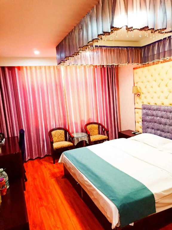 King of Shangqiu Express Business Hotel