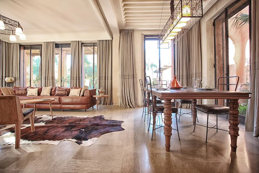 Lankah - Authentic villa with private heated pool close to city center