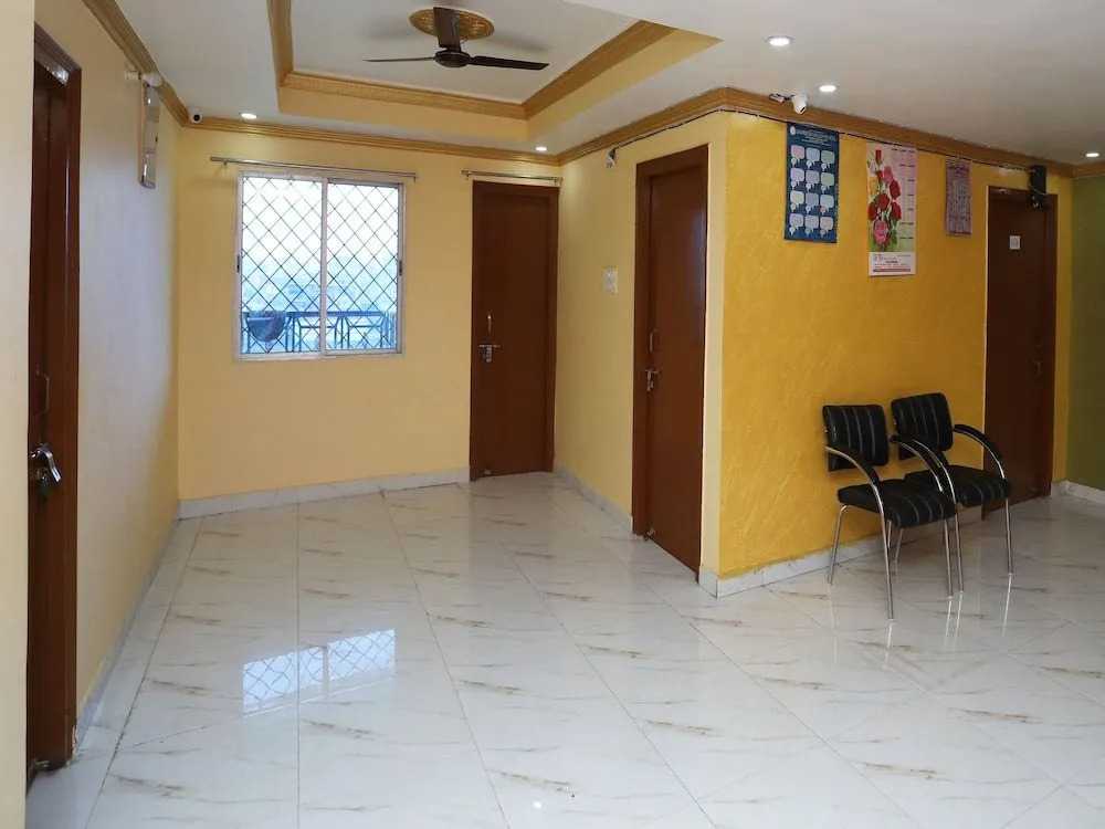 Oyo 23463 Ar Square