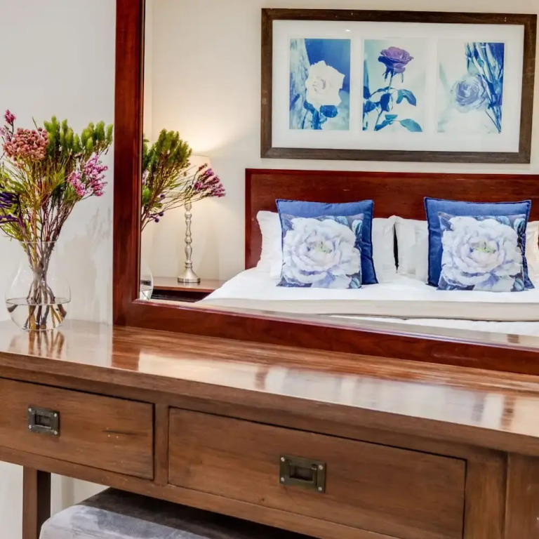 Simplistic Elegance at Altmore 203
