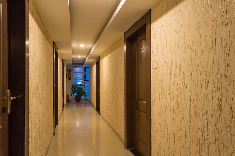Super Townhouse Divya Palace