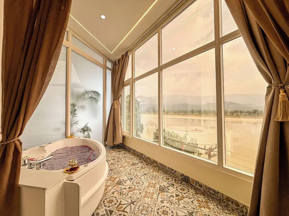 The Neeraj Ganga Rajmahal Wellness With Ganga View