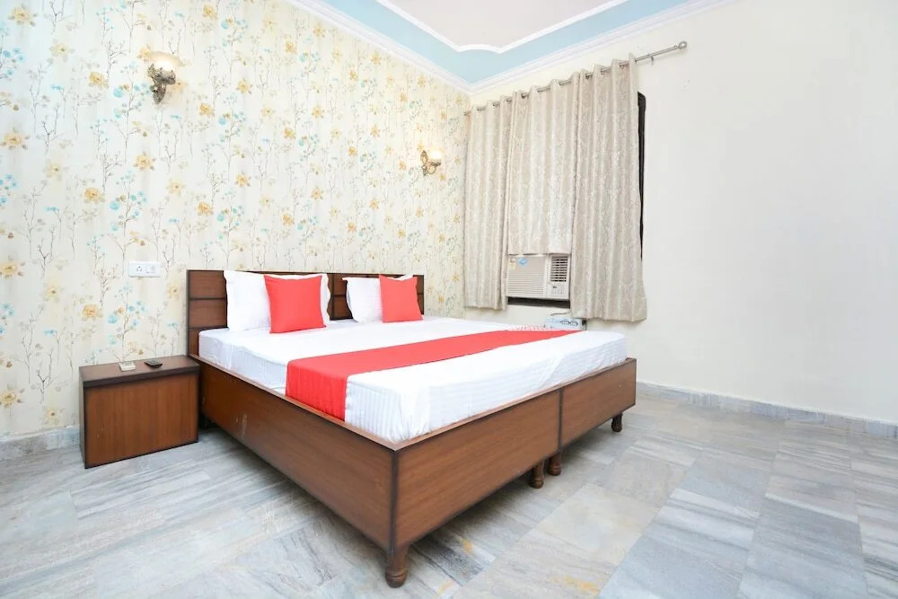 Hotel Ra Flora by OYO Rooms