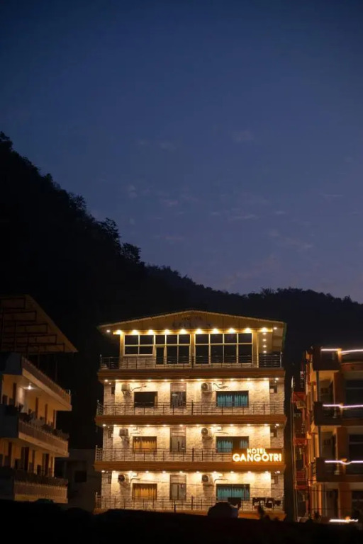 Hotel Gangotri Plaza