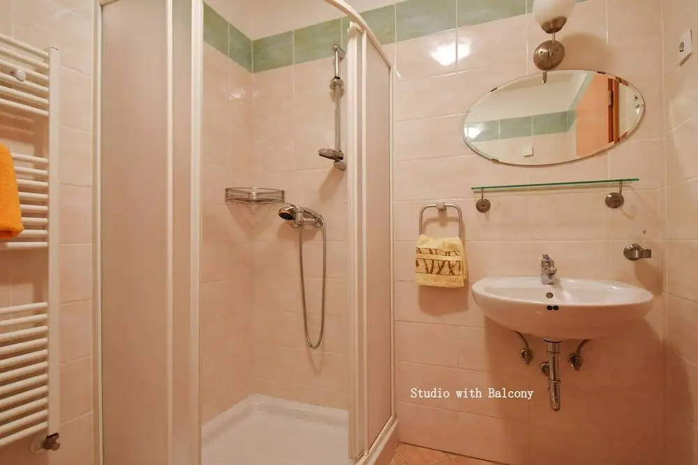 Flora - Studio Apartment