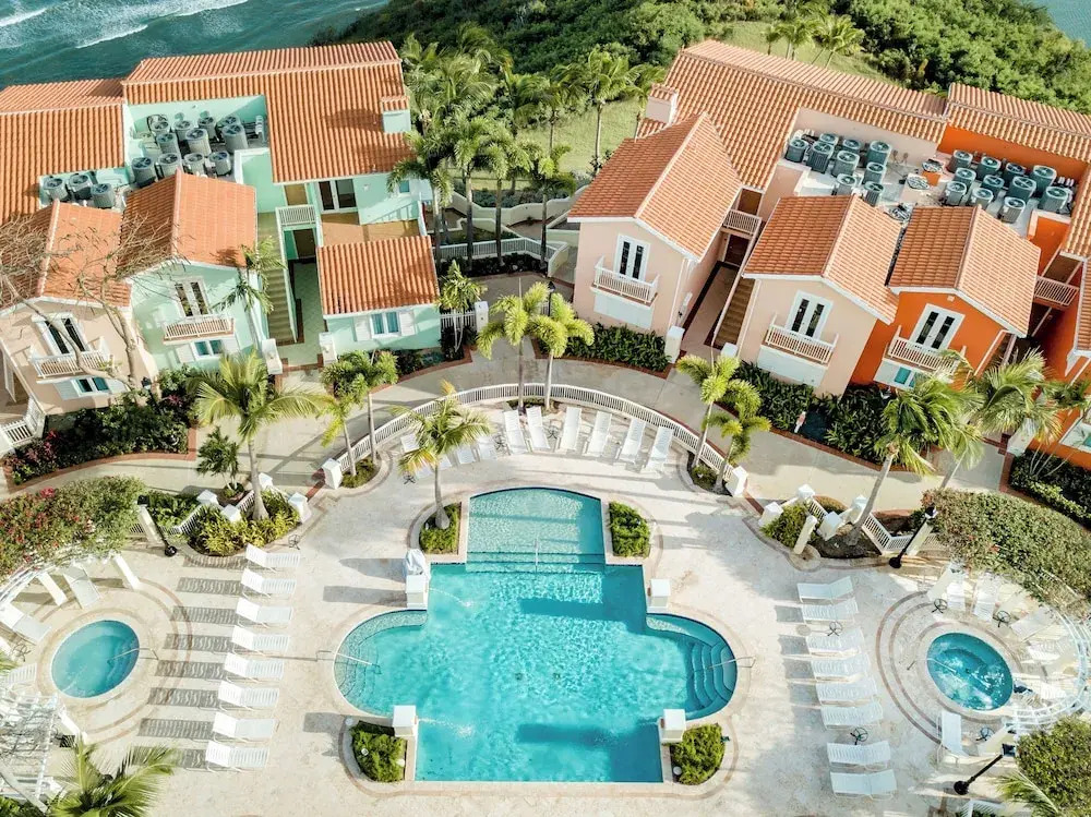 Golf Course Access Balcony Infinity Pool