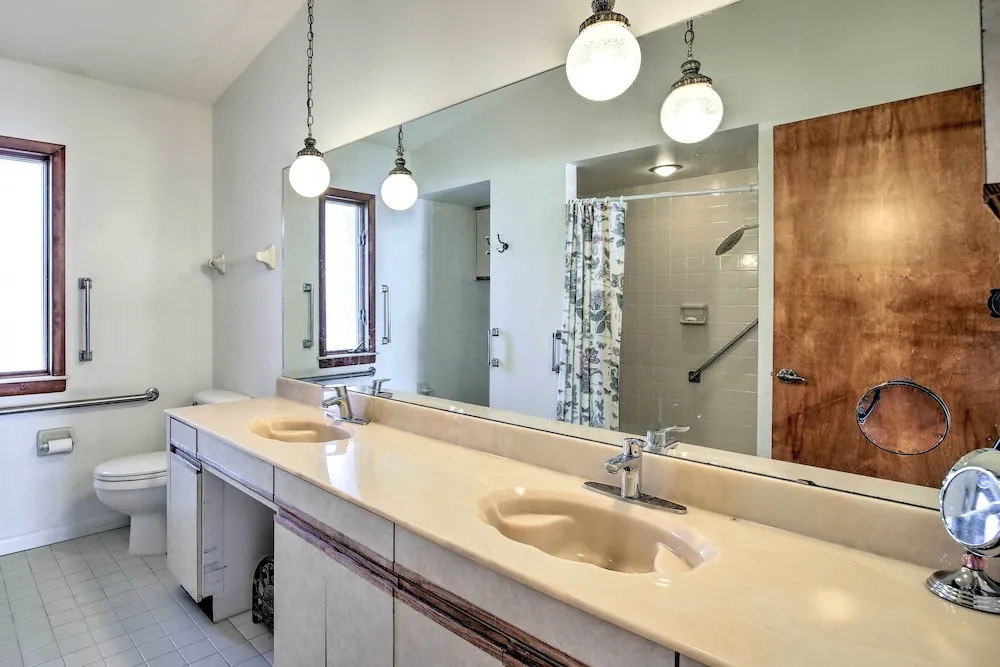 Bayfront Palmetto Retreat With Pool, Spa & Dock!