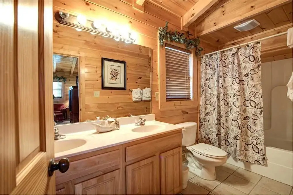 Serenity Peak 3 Bedroom Home with Hot Tub