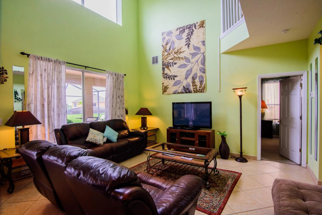 8BR -private swimming pool -gated resort community -suitable for family & group getaways -5 miles to Disney