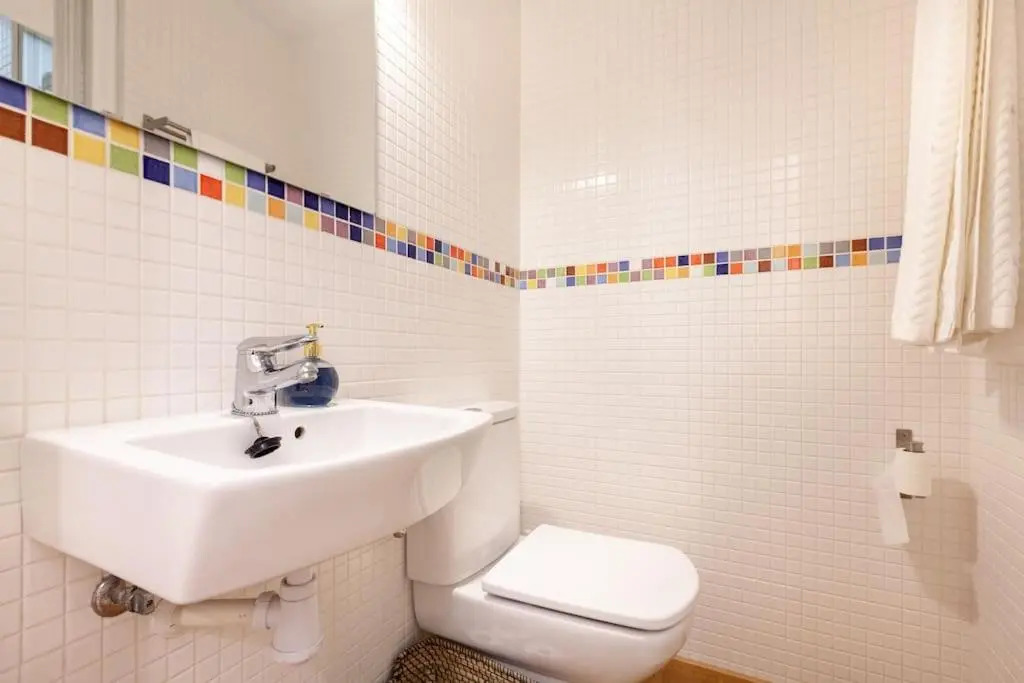 Beautiful Apartment in Abat Street by Batuecas