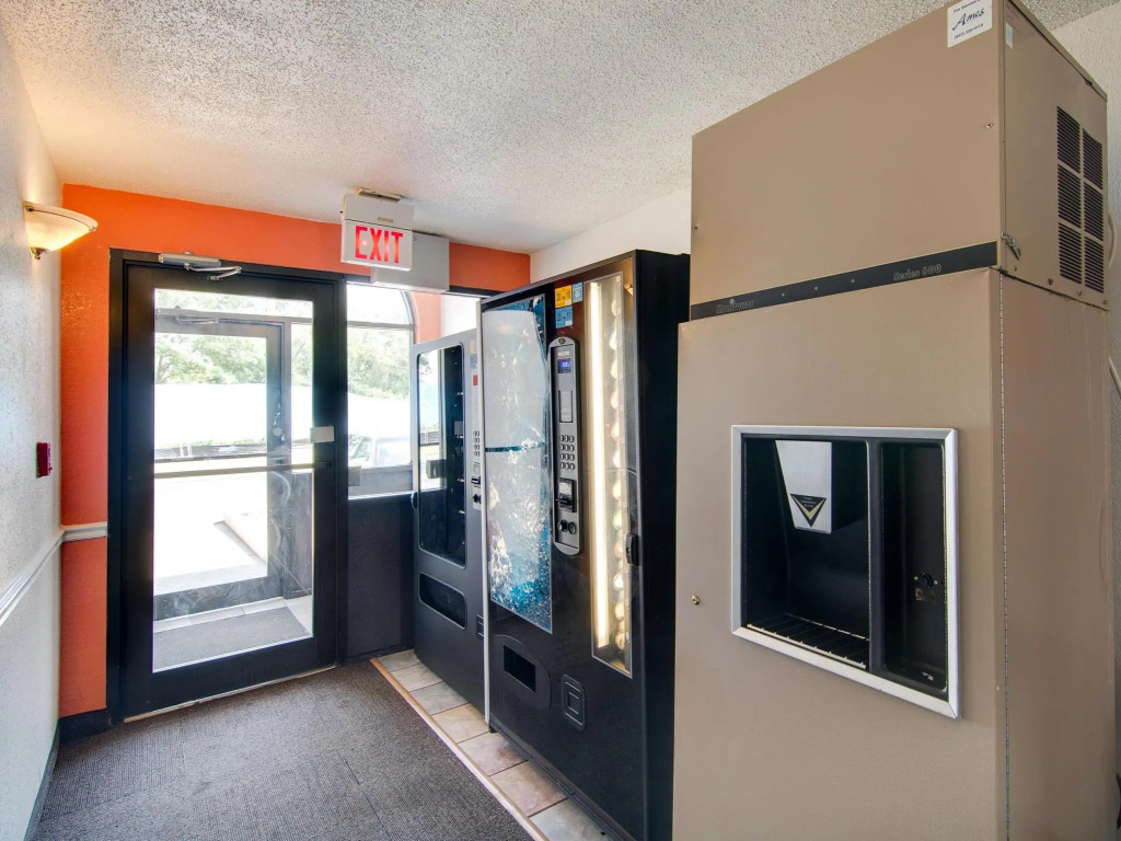 Motel 6-Waukegan, IL