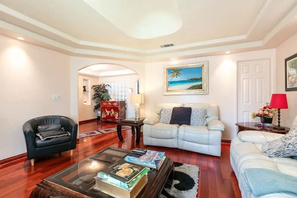 Tranquil Torrance - 1 Mile To Redondo Beach 4 Bedroom Home