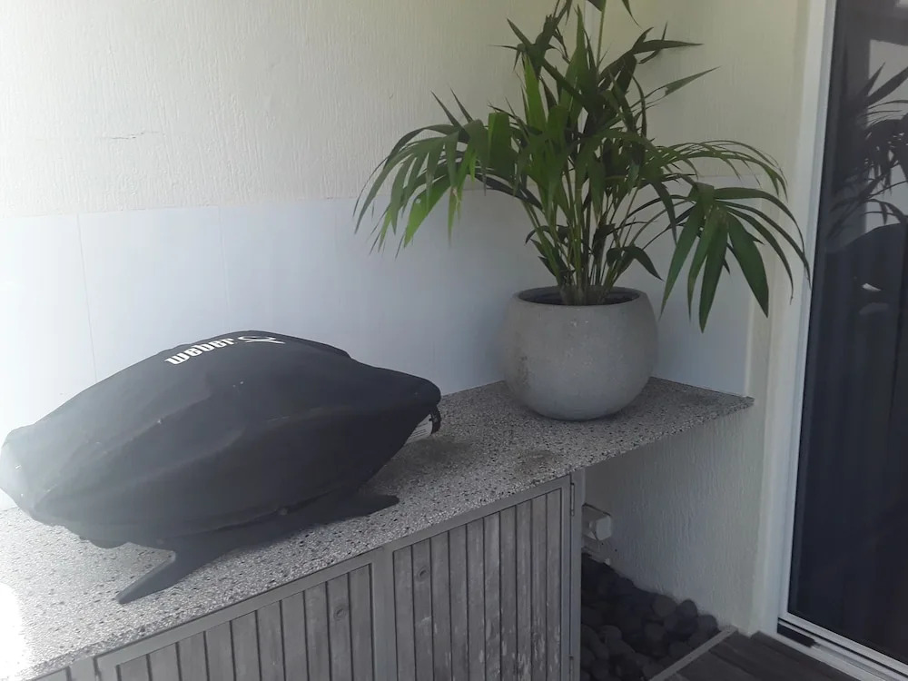 Sunshine Beach Luxe Apartment