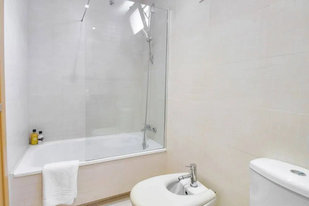Fabulous 2 Bed with terrace close to Plaza España