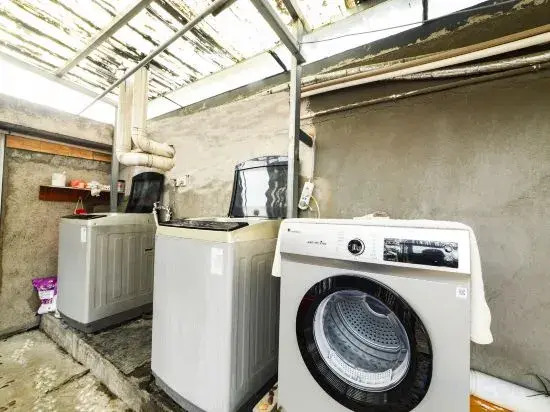 Han Exotic Zhangjiajie Wulingyuan Tranquil Refuge in the Heart of the Action