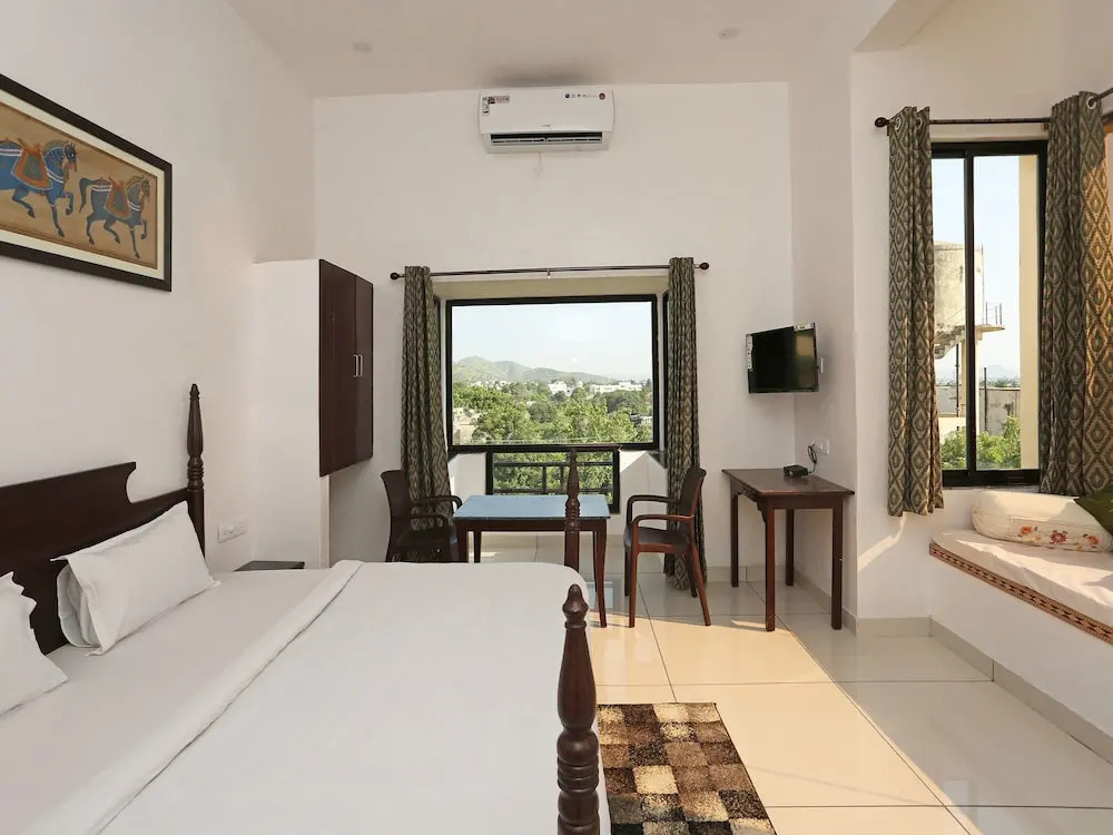 OYO 9723 Home Farm Stay Connaught Palace