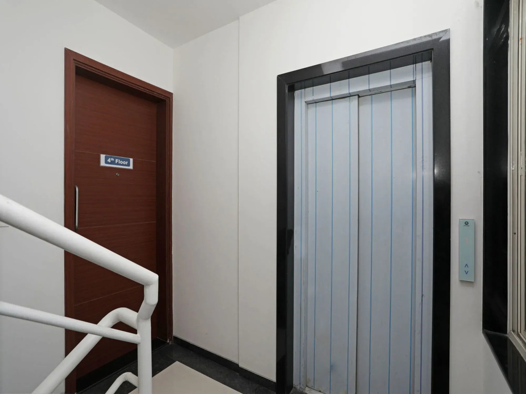OYO 11742 Hotel Aakiyo Rooms