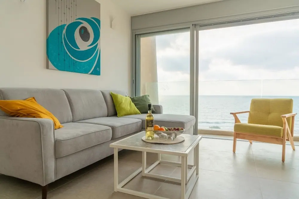 Stunning Beachfront Apt W Epic Sea Views