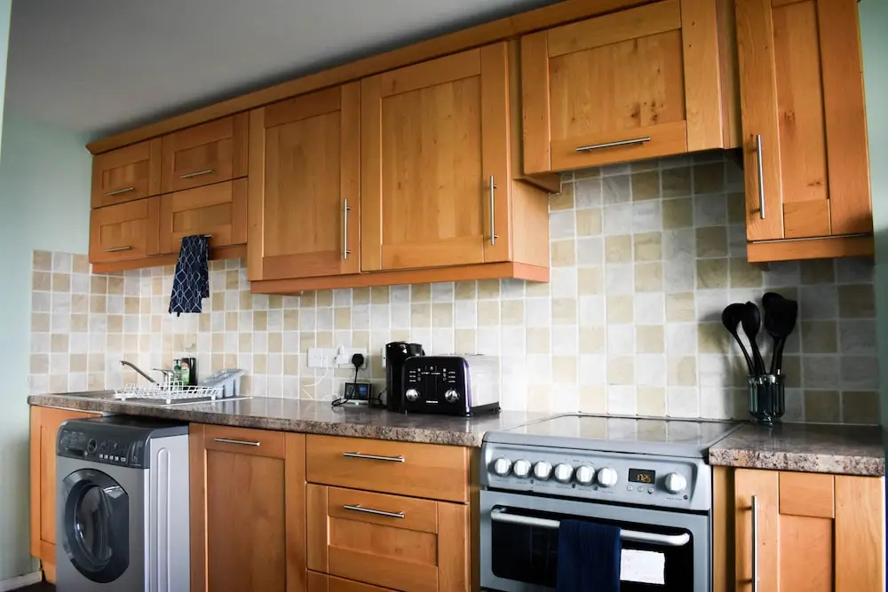 2 Bedroom Flat With Balcony Overlooking the Sea