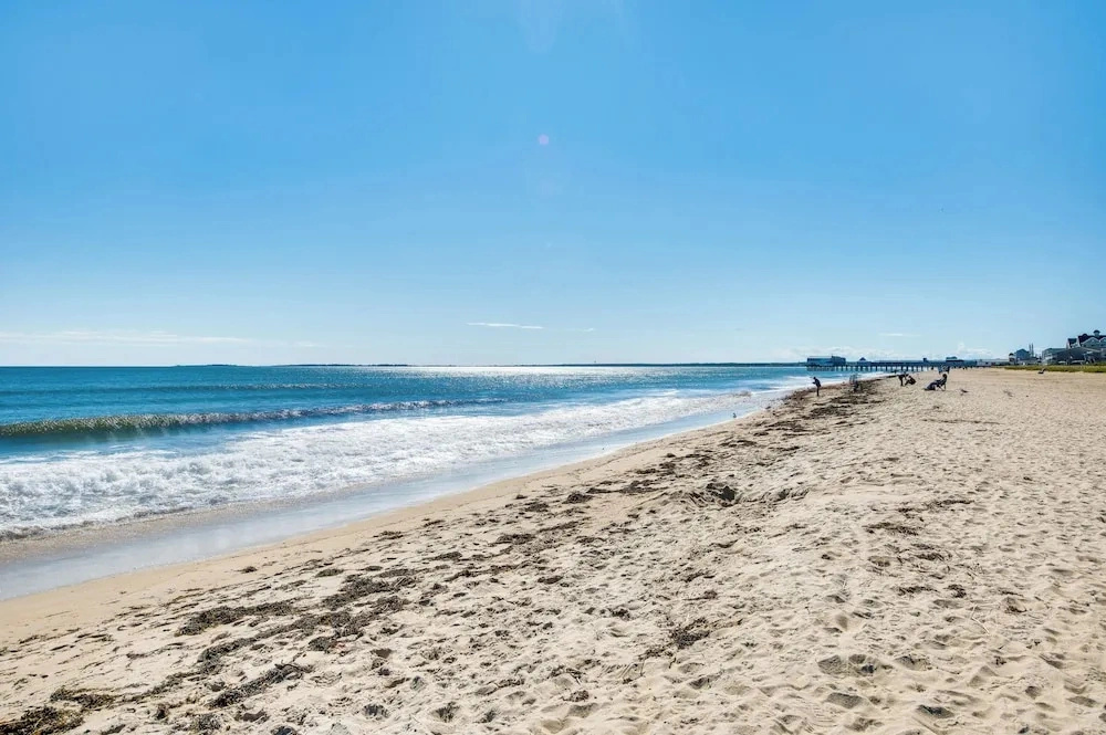 Old Orchard Beach Condo: Steps From the Beach
