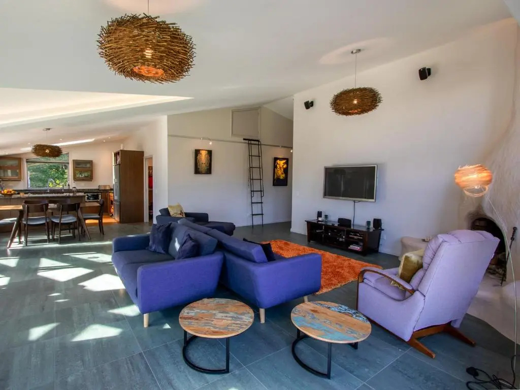 Golden Paradise - Rangihaeata Holiday Home
