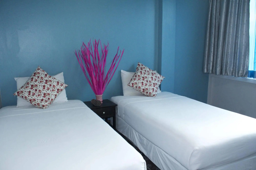 La-Mer Hostel