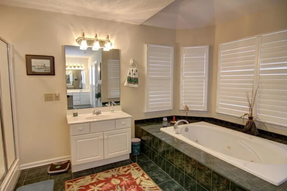 Turtle Cove (formerly Fiddler's Green) 4 Bedroom Home by RedAwning
