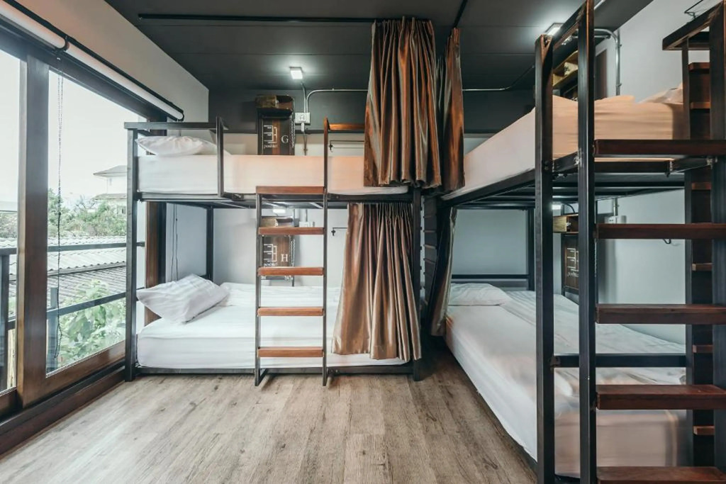 33 Poshtel