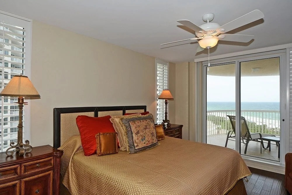 The Gem - 3 Br condo by RedAwning