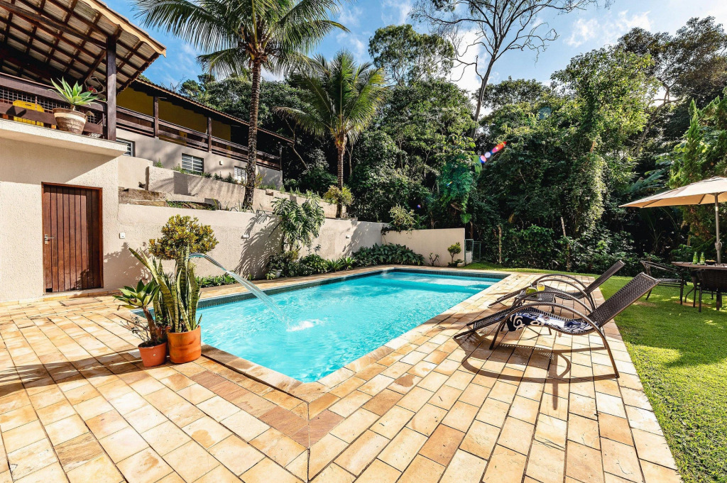 Refúgio e diversão para FAMÍLIAS a 60 min de SP - Piscina, Churrasqueira, wifi 300Mbps - PETFRIENDLY