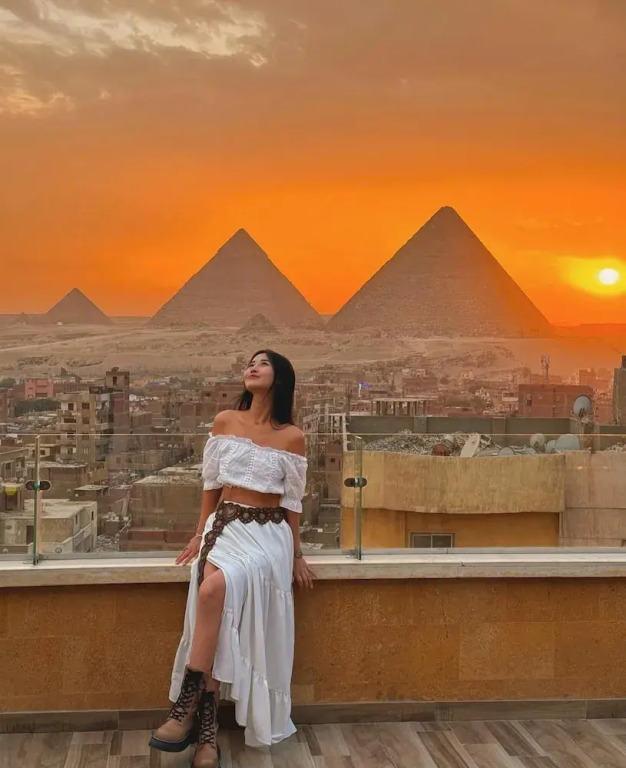 Celia Pyramids View inn