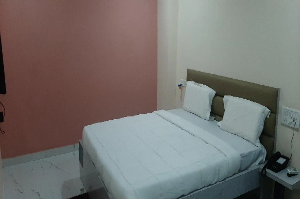 OYO 80612 Hotel Sandeep