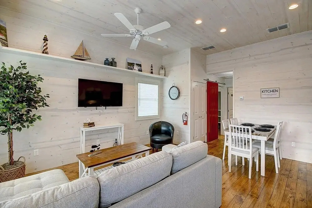 Sea Clusion 2 Bedroom Bungalow by Redawning