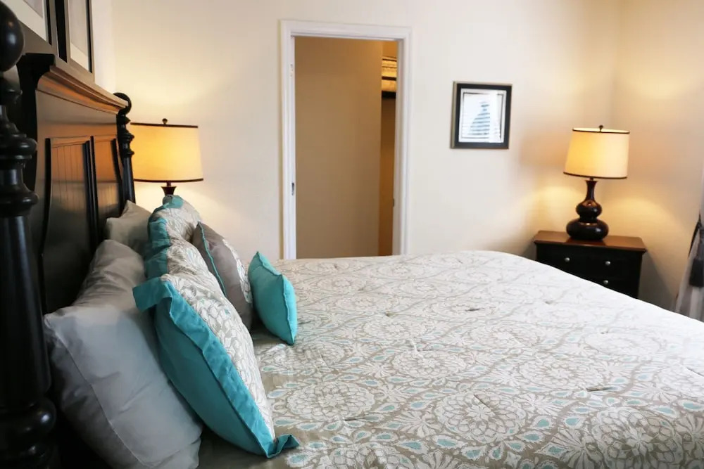 6BR 4BA Home in Windsor Hills by CV-2534