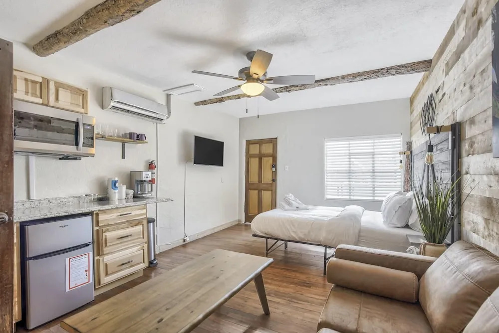 1BD Mnt View Suitehikingdogs Welcome!