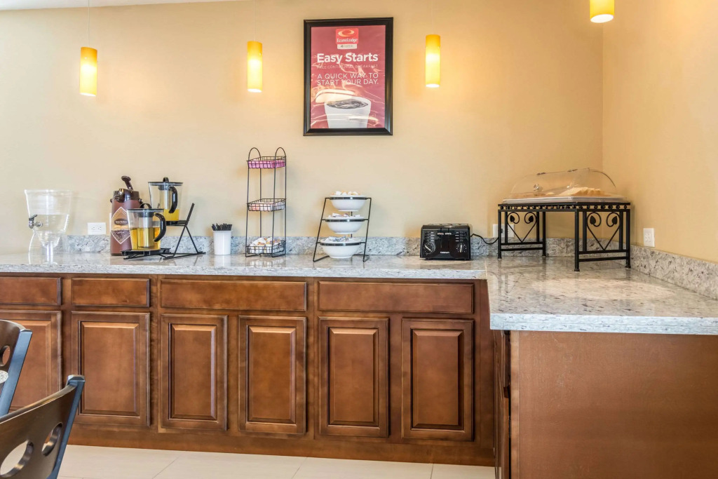 Econo Lodge Inn & Suites North Little Rock near Riverfront