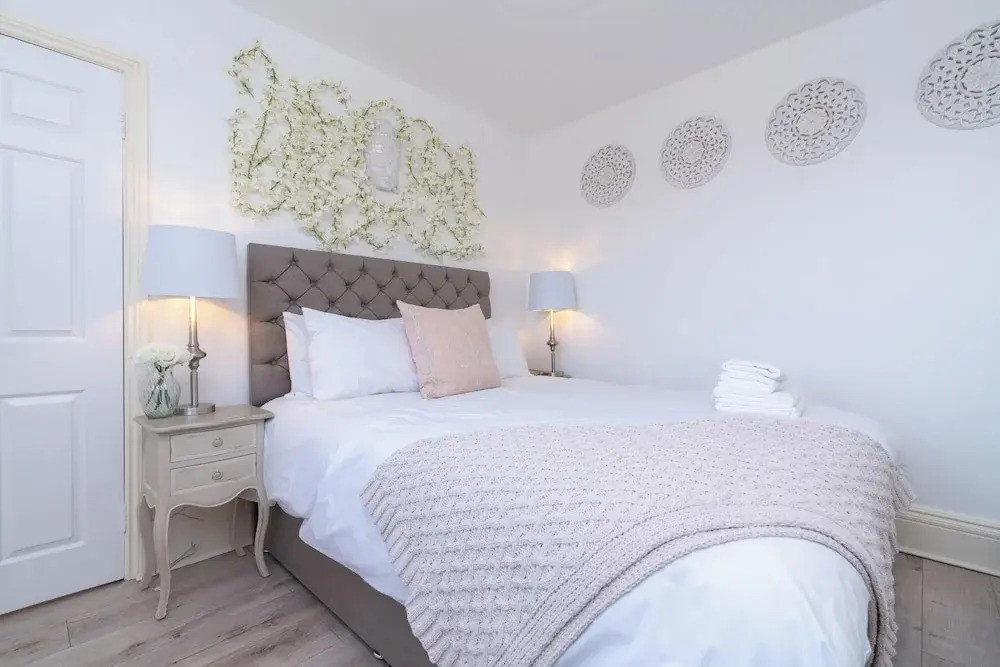 Gloucester Place Townhouse with Hot Tub