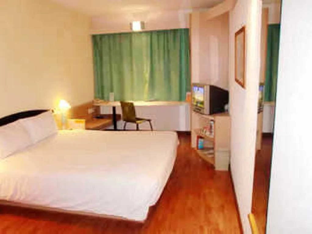 Ibis Hotel Zhongshan Huangpu