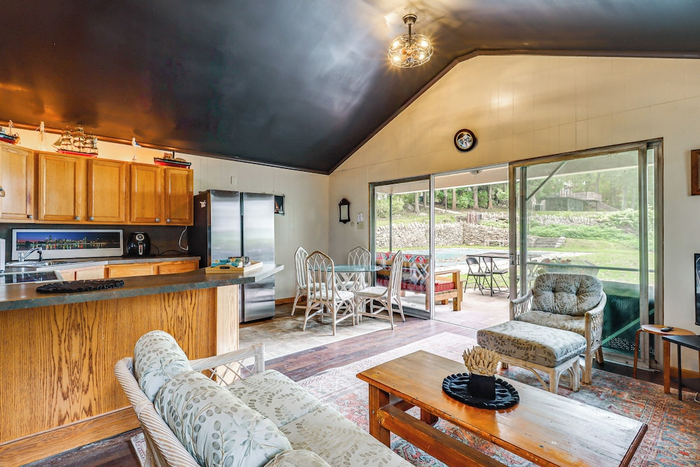 Hot Tub & Mtn Views: Expansive Hazleton Retreat