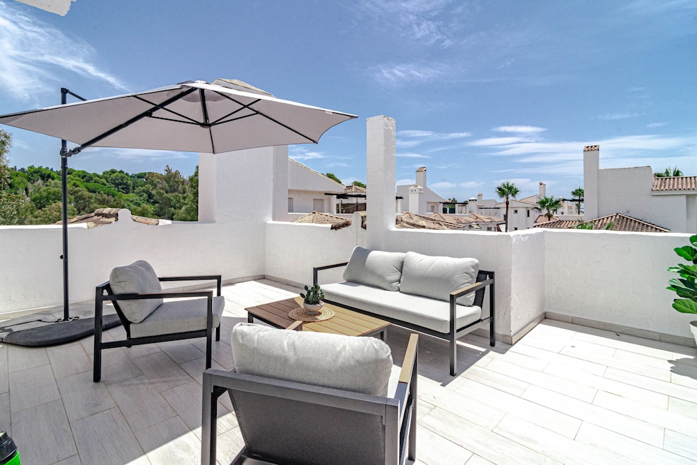 Lnm5.30 - Great Location With Private Roof Terrace