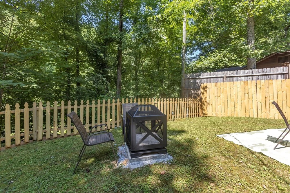 Thirsty Bear Den - Relaxing Pet Friendly Cabin In Gatlinburg 3 Bedroom Home by Redawning