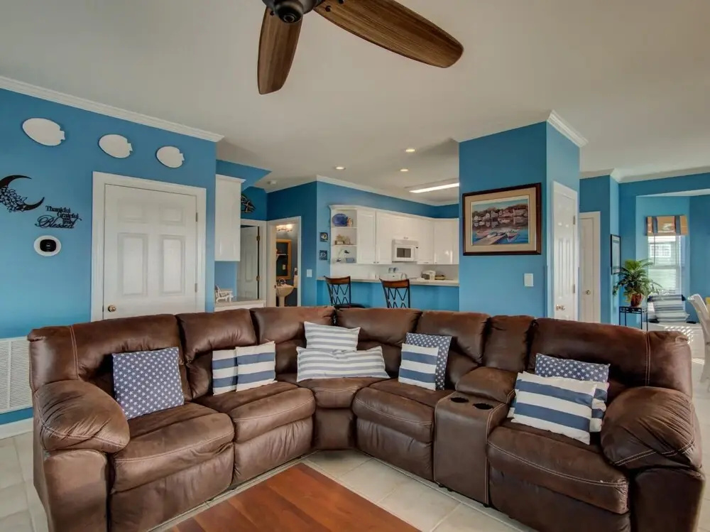 Spacious Family-Friendly House Near the Beach
