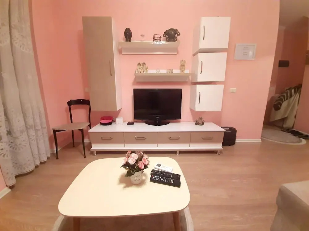 Apartment With one Bedroom in Tiranë, With Balcony and Wifi
