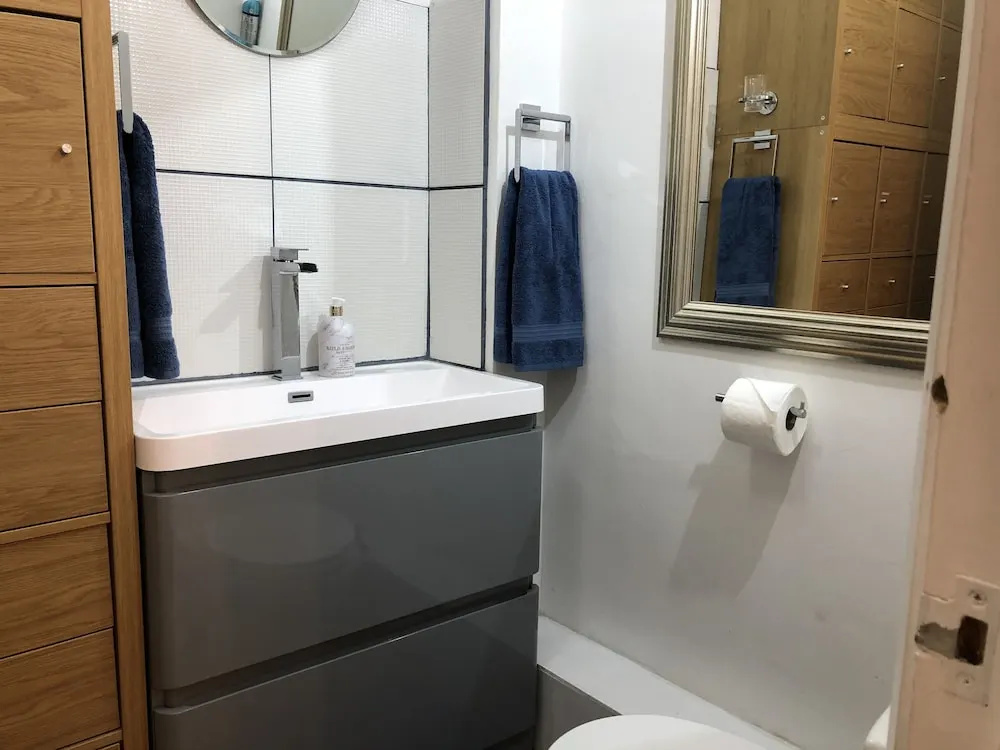 Apartment - Sleeps 4 - Balcony - Sea View