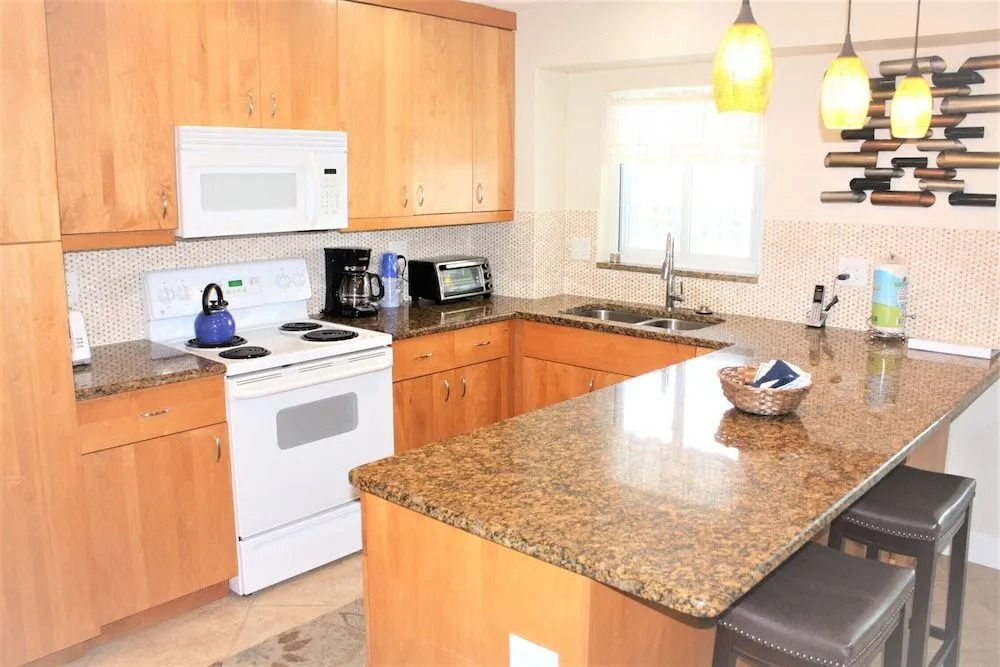 Jamaica Royale - 705 - 2 Br Condo