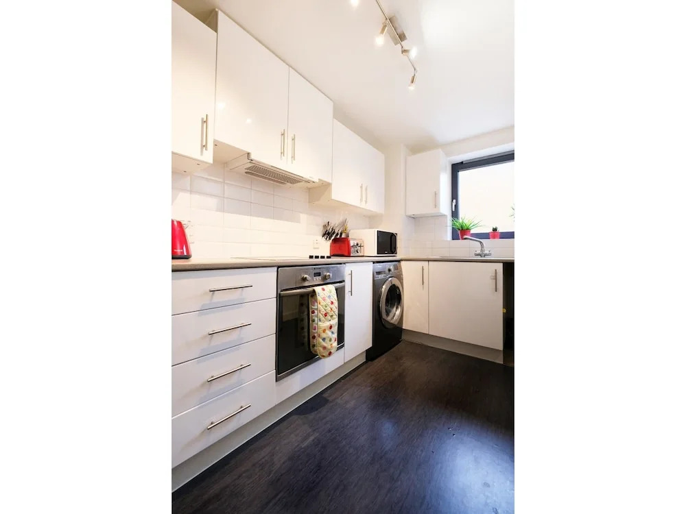 2 Bedroom Flat in Zone 1