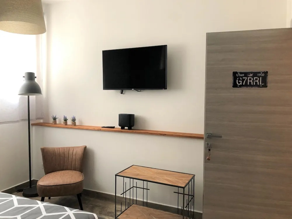 INDUSTRIAL CHIC HOUSE - Private parking