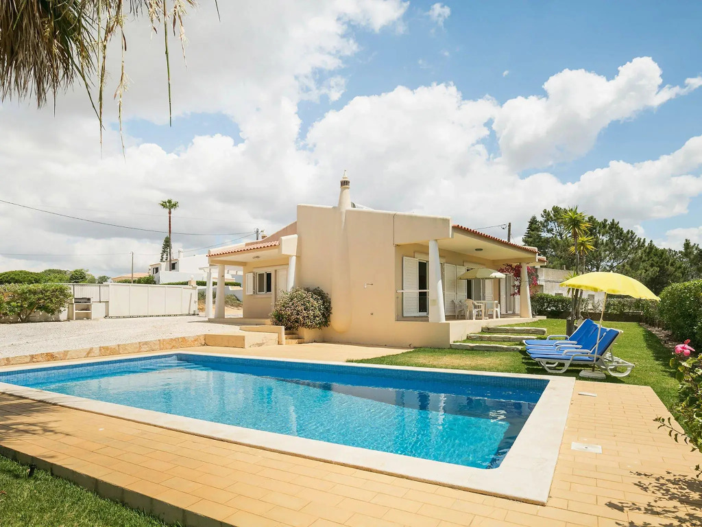 Lively Holiday Home in Albufeira With Private Pool 500m From the Beach