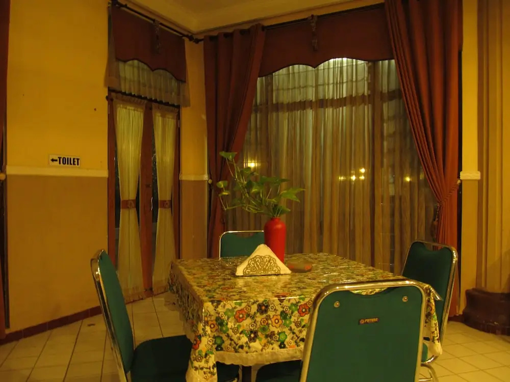 Hotel Lestari Near Lippo Plaza Mall Jember