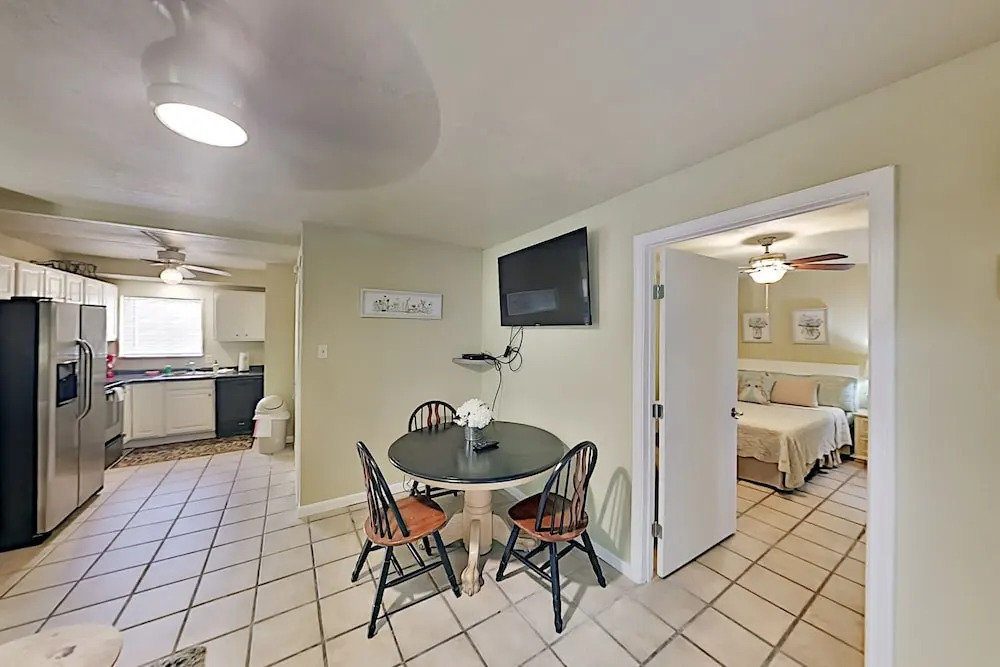 Lovely Canal-front W/ Pools & Boat Slip 2 Bedroom Condo